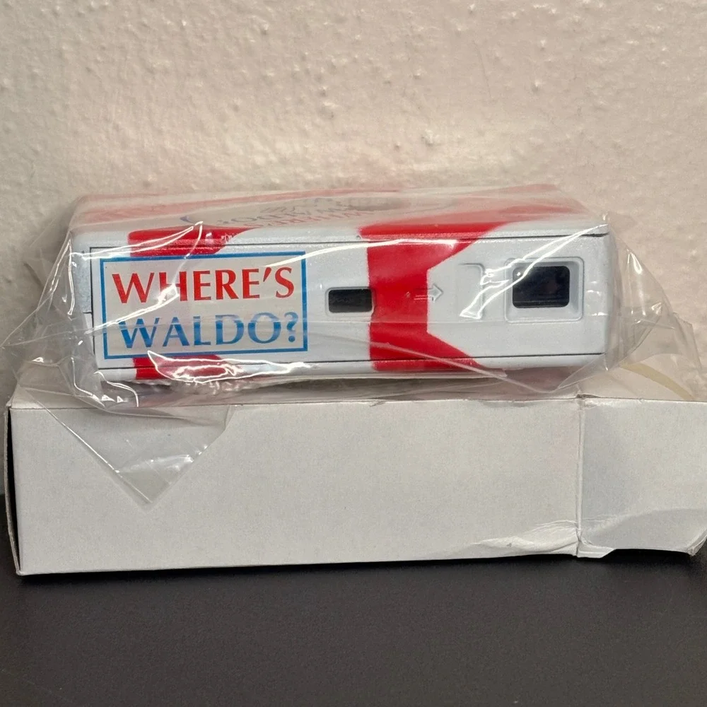 Where's Waldo 110 Film Camera Unisex Red White New Vintage 1992 Martin Handford